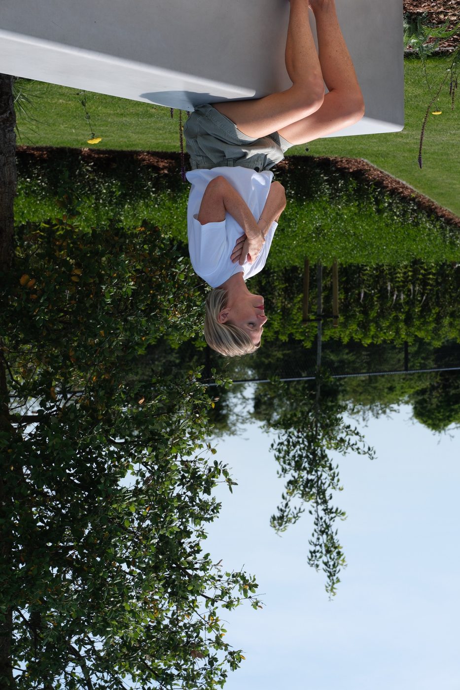 Annick in de tuin
